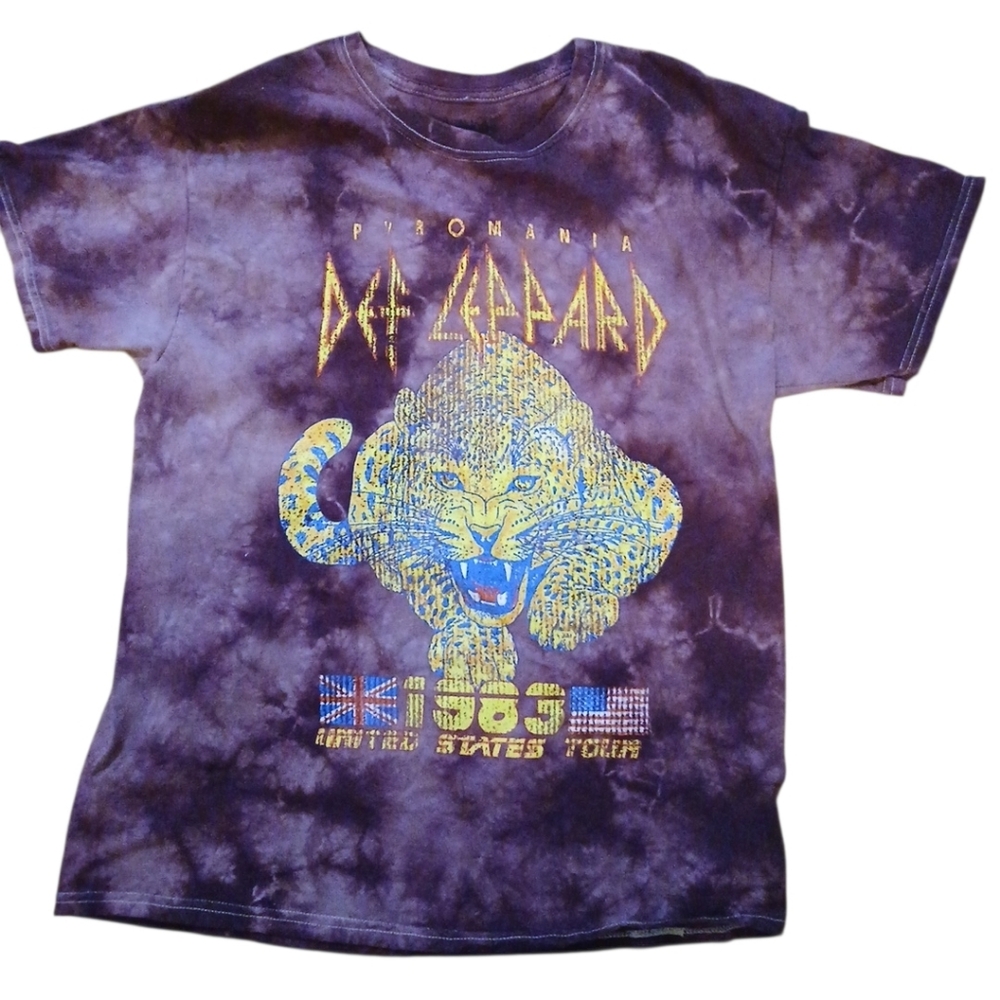 VINTAGE. DEF LEPPARD Pyromania. Tie Dye T-Shirt.  Mens.  Size Small.